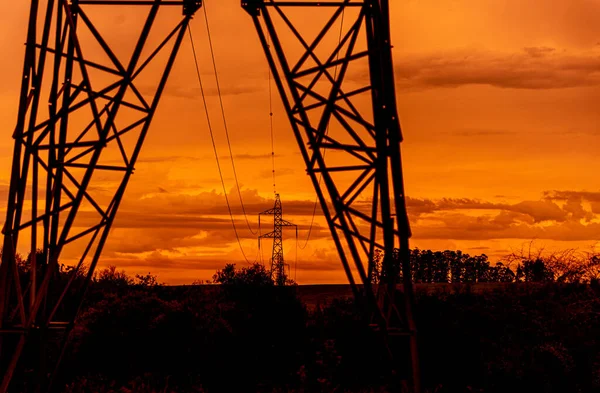 Dramatischer Himmel Abend Der Pampa Silhouette Des Kraftübertragungsturms Elektrische Infrastruktur — Stockfoto