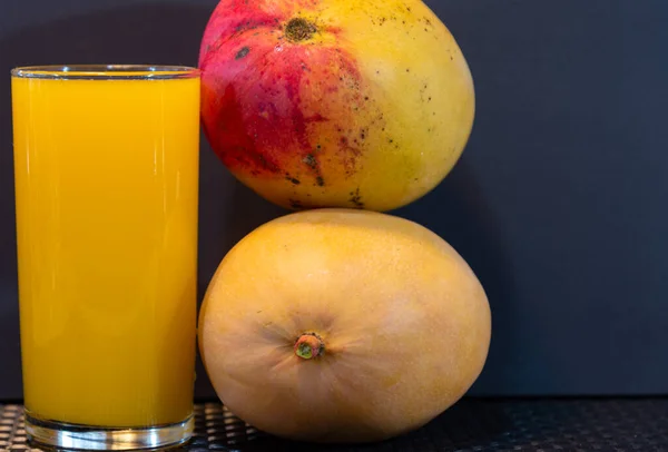 Mangosaft Vorhanden Frische Früchte Exotische Früchte Und Reich Ballaststoffen Detox — Stockfoto