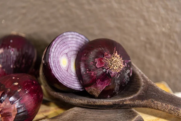 Cibule Půlky Kulinářská Pochoutka Cibule Připravená Použití Kuchyni Koření Koření — Stock fotografie