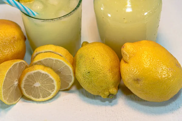 Освежающий Лимонадный Напиток Лимонад Освежающий Напиток Который Сопровождать Блюда Сочинять — стоковое фото