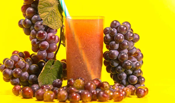 Pot Grains Grape Clusters Grape Juice Refreshing Drink Fruit Drink — Stock Photo, Image