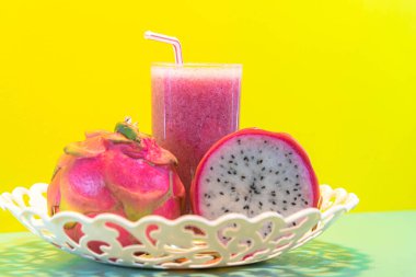 Pitaya suyu, Ejderha Meyvesi. Pitaya suyu sivilcelerle savaşmak için güçlü bir içecektir. Bu, B2 vitamini açısından zengin olmasından kaynaklanmaktadır. Detoks ve düşük kalorili içecek..