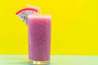 Pitaya suyu, Ejderha Meyvesi. Pitaya suyu sivilcelerle savaşmak için güçlü bir içecektir. Bu, B2 vitamini açısından zengin olmasından kaynaklanmaktadır. Detoks ve düşük kalorili içecek..
