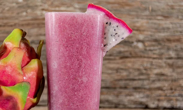 Pitaya juice and fruit (dragon fruit). Pitaya juice is a powerful drink to combat the appearance of acne. This is due to the fact that it is rich in vitamin B2.