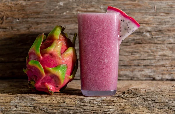 Pitaya juice and fruit (dragon fruit). Pitaya juice is a powerful drink to combat the appearance of acne. This is due to the fact that it is rich in vitamin B2.