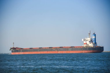 Kargo gemisi Rio Grande, SC, Brezilya 'daki Barra kanalına giriyor.