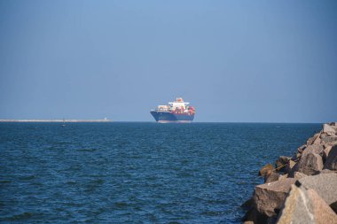 Rio Grande, RS, Brezilya 'daki liman girişine giren kargo gemisi