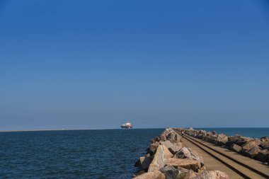 Rio Grande, RS, Brezilya 'daki liman girişine giren kargo gemisi