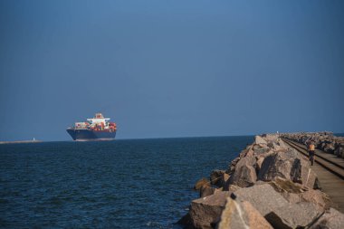 Rio Grande, RS, Brezilya 'daki liman girişine giren kargo gemisi