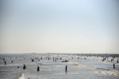 Rio Grande, SC, Brezilya 'da kalabalık bir plaj