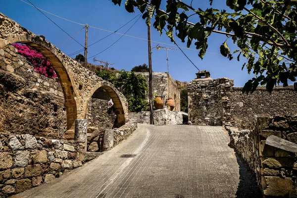 Die Antiken Ruinen Des Aquädukts Bergdorf Polirinia Griechenland Beton — Stockfoto