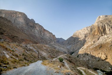 Yazın Kourtaliotiko vadisi. Yunanistan. Girit. 