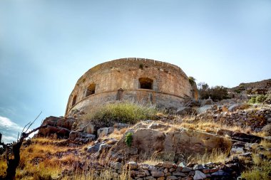 Spinalonga adasındaki harabeler. Yunanistan. Girit. 