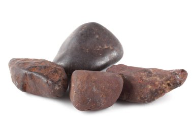 Demir göktaşları beyaz üzerine izole edilmiş.