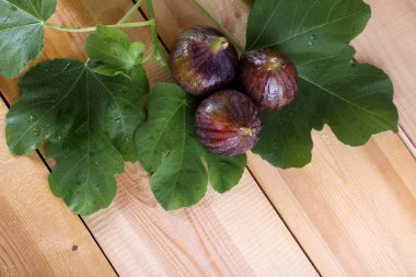 İncirler masada. Ülke biçimi