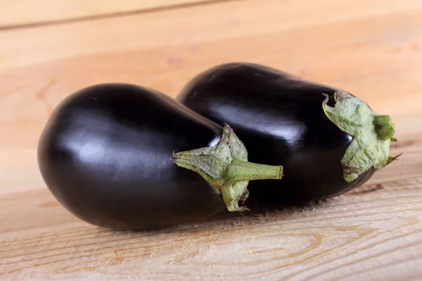 Aubergines Sur Table Style Champêtre — Photo