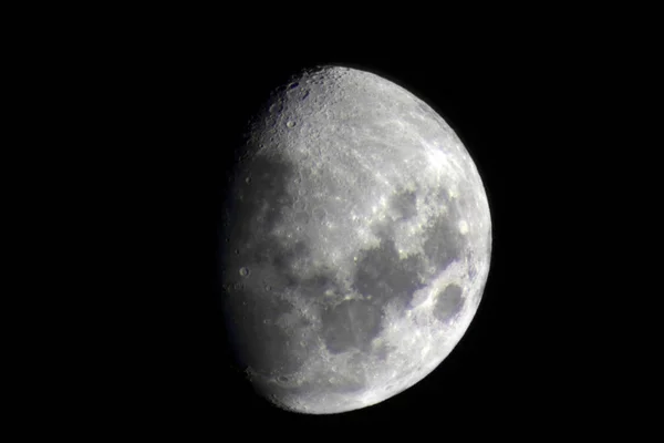 달에서 망원경까지 렌즈는 미터입니다 — 스톡 사진