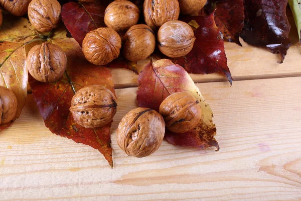 Walnuts Autumn Leaves Table — Stock Photo, Image