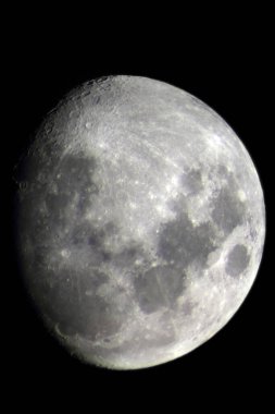 Moon thriugh teleskobu. Çok detaylı.