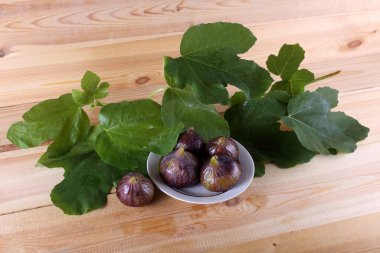 İncirler masada. Ülke biçimi