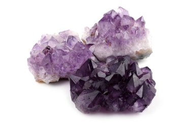 Ametist beyaz üzerine izole