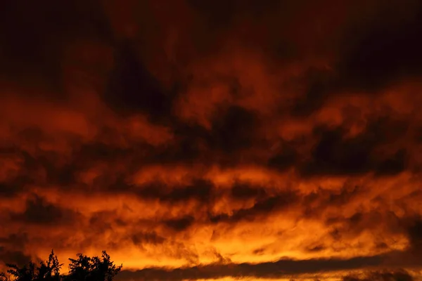 Fuego Nubes Antes Del Atardecer Cielo Apocalíptico — Foto de Stock