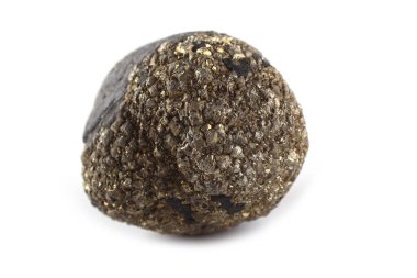 Pyrite (aptal altını) beyaz üzerinde izole (FeS2)