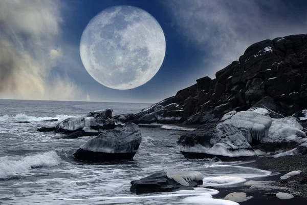 Rock Shape Dragon Big Fantastic Moon — Stock Photo, Image