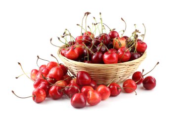 beyaz arkaplanda izole kirazlar