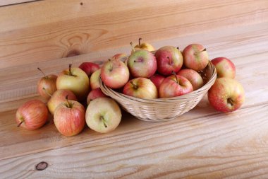 Taze olgun elmaları kapatın.