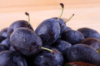 Olgun taze erikler. görünümü kapat