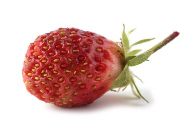 Çilek beyaz arkaplanda izole edildi