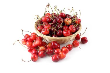 beyaz arkaplanda izole kirazlar