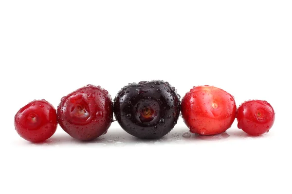 Cerejas Isoladas Sobre Fundo Branco — Fotografia de Stock