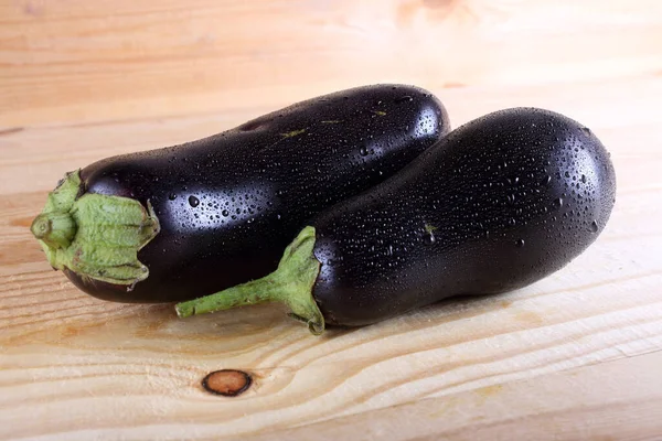 Aubergines Sur Table Style Champêtre — Photo