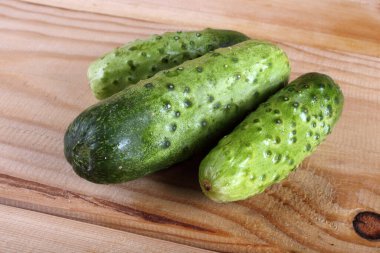 Salatalıklar masaya. Ülke biçimi