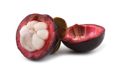 Soyulmuş mangosteen beyaz üzerine izole