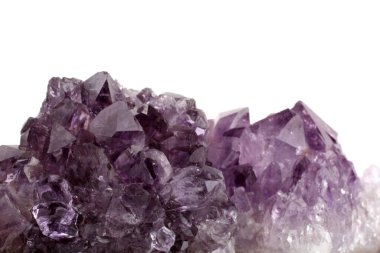 Ametist beyaz üzerine izole