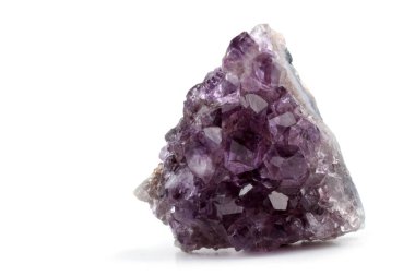 Ametist beyaz üzerine izole