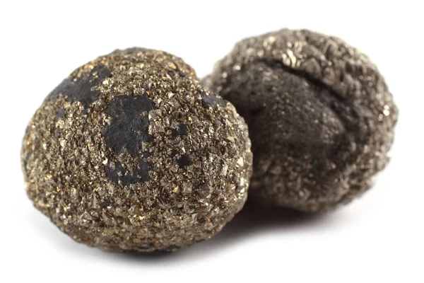 Pyrite (aptal altını) beyaz üzerinde izole (FeS2)