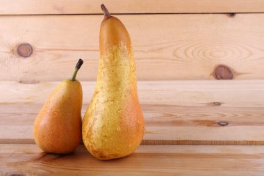 Taze olgun armutlara yakın.