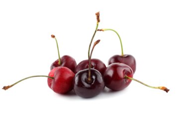 beyaz arkaplanda izole kirazlar