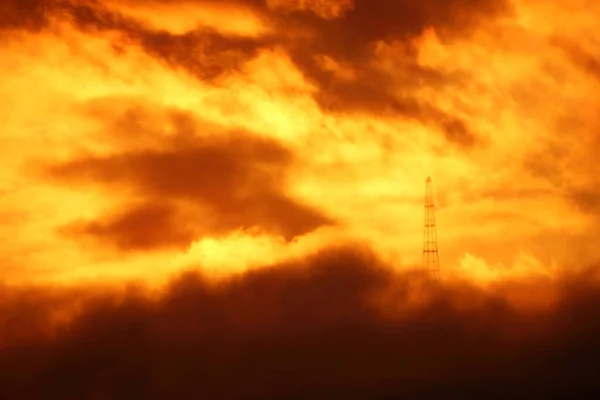 Torre Nubes Fuego Paisaje Nublado Apocalíptico — Foto de Stock