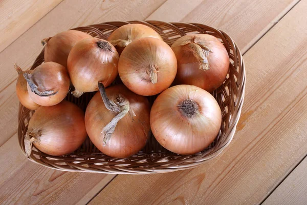 Zwiebeln Auf Dem Tisch Landhausstil — Stockfoto