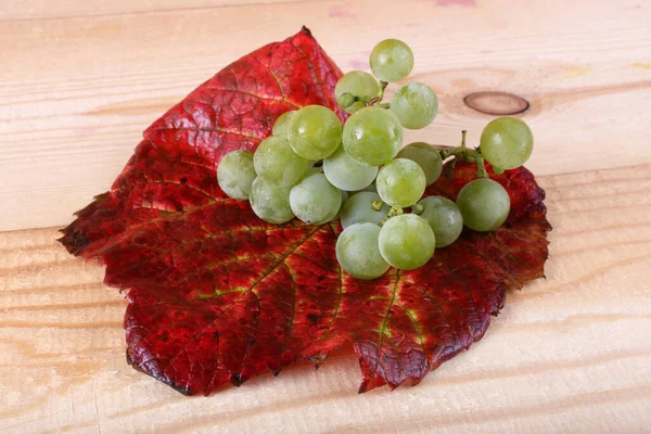 Grünweintrauben Auf Dem Tisch Für Weißwein — Stockfoto