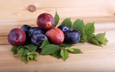 Olgun taze erikler. görünümü kapat