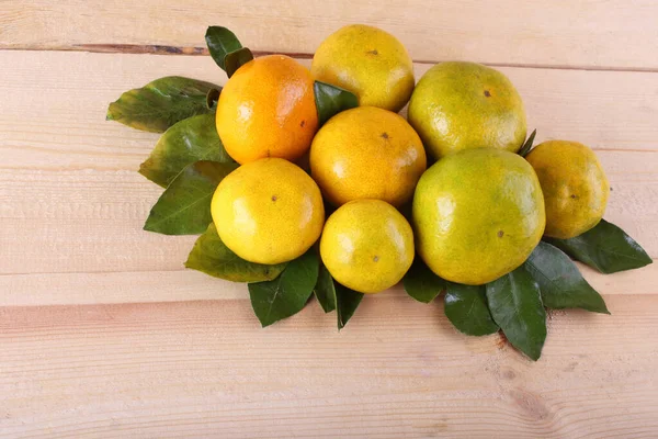 Mandarin Oranges Leaves Table — Stock Photo, Image