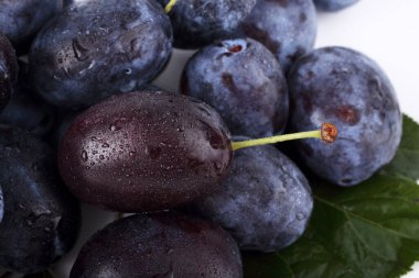 Olgun taze erikler. görünümü kapat