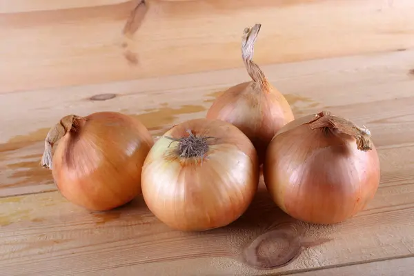 Zwiebeln Auf Dem Tisch Landhausstil — Stockfoto