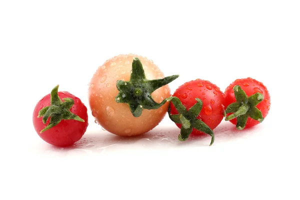Pomodori Freschi Isolati Fondo Bianco — Foto Stock